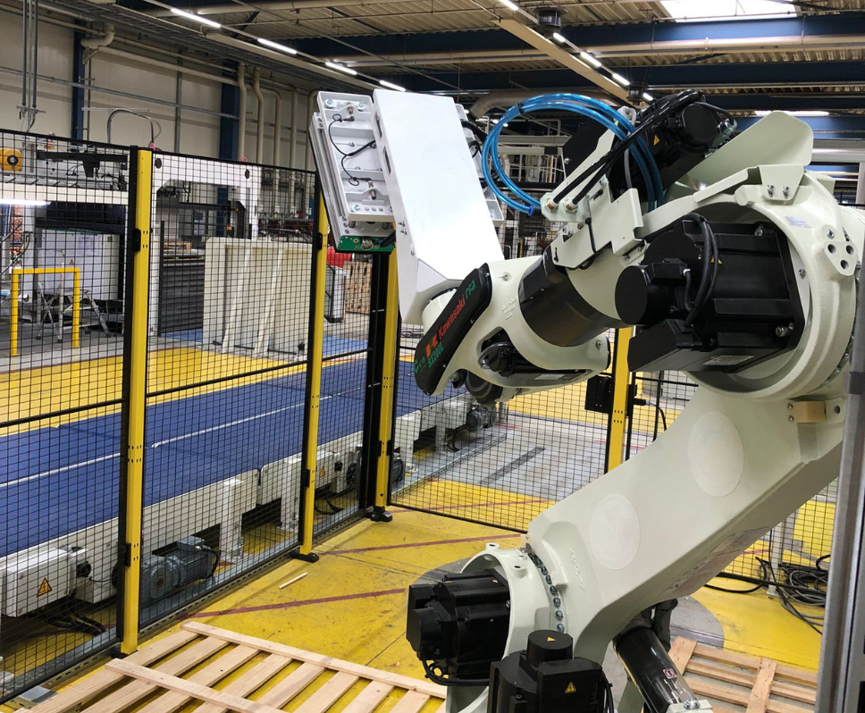 Aftransport inclusief robot handling productielijn